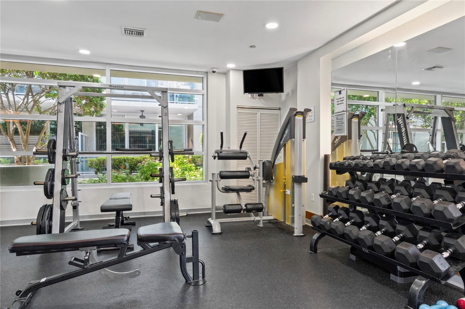 912 CHANNELSIDE DR #2414