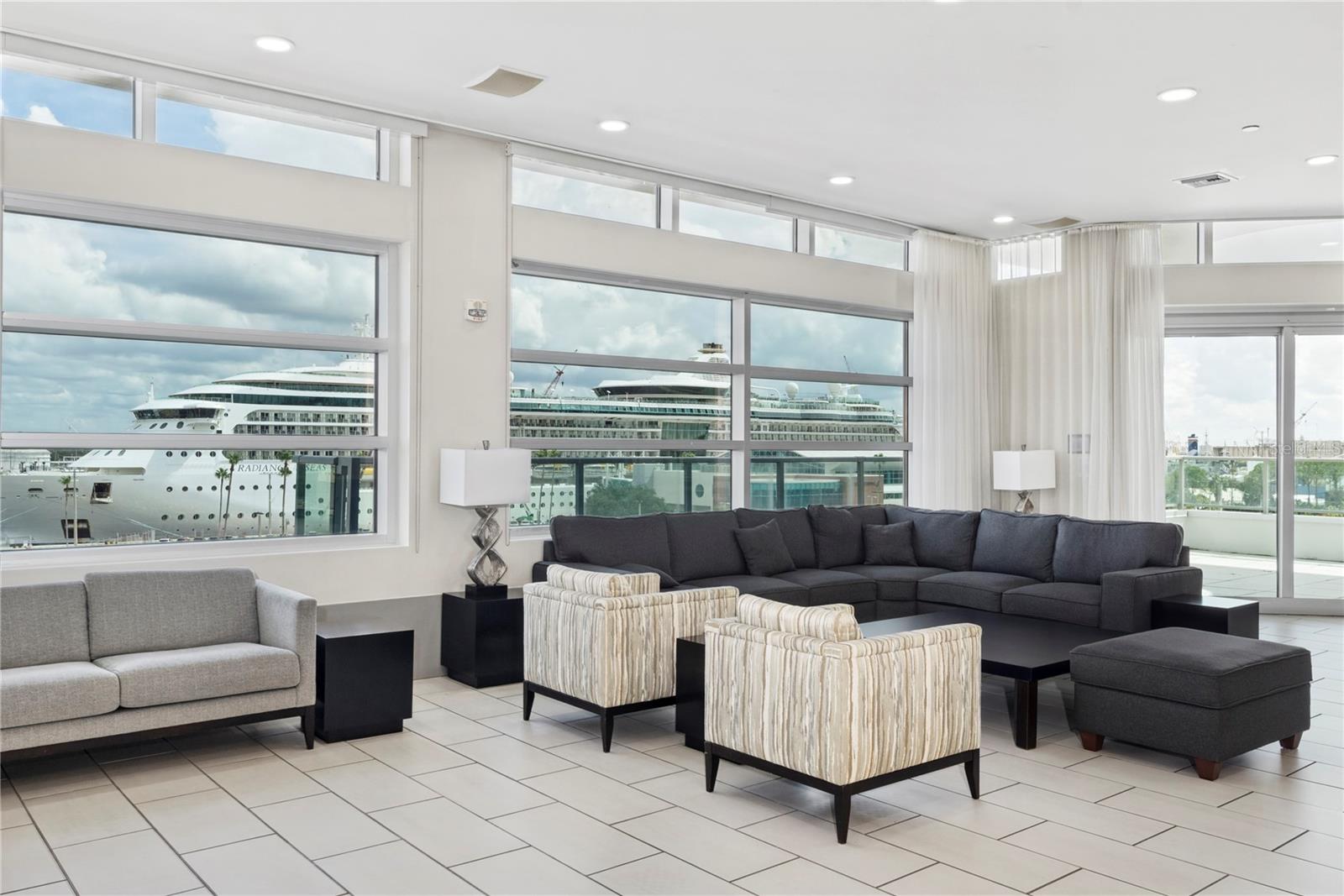 912 CHANNELSIDE DR #2414