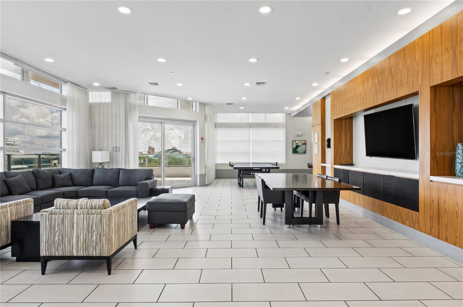 912 CHANNELSIDE DR #2414