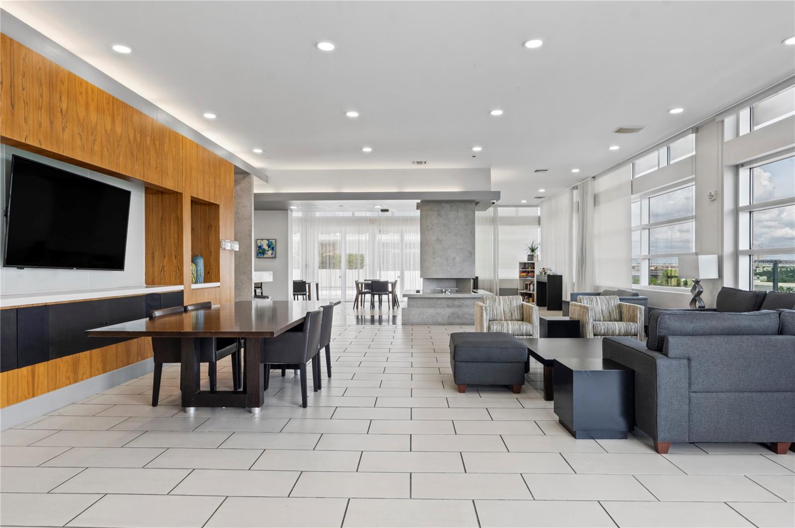 912 CHANNELSIDE DR #2414