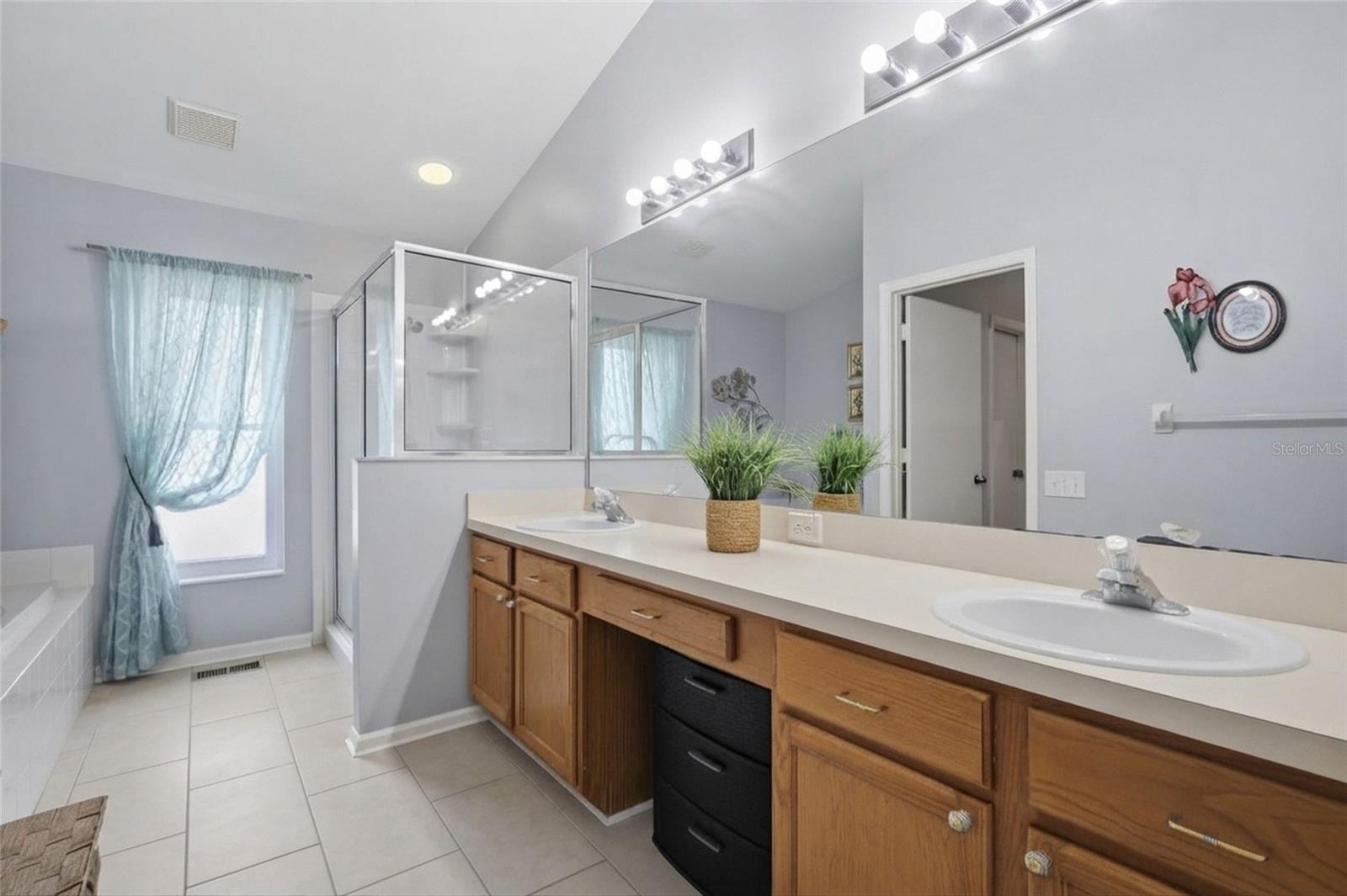 12402 TREE POINTE CT