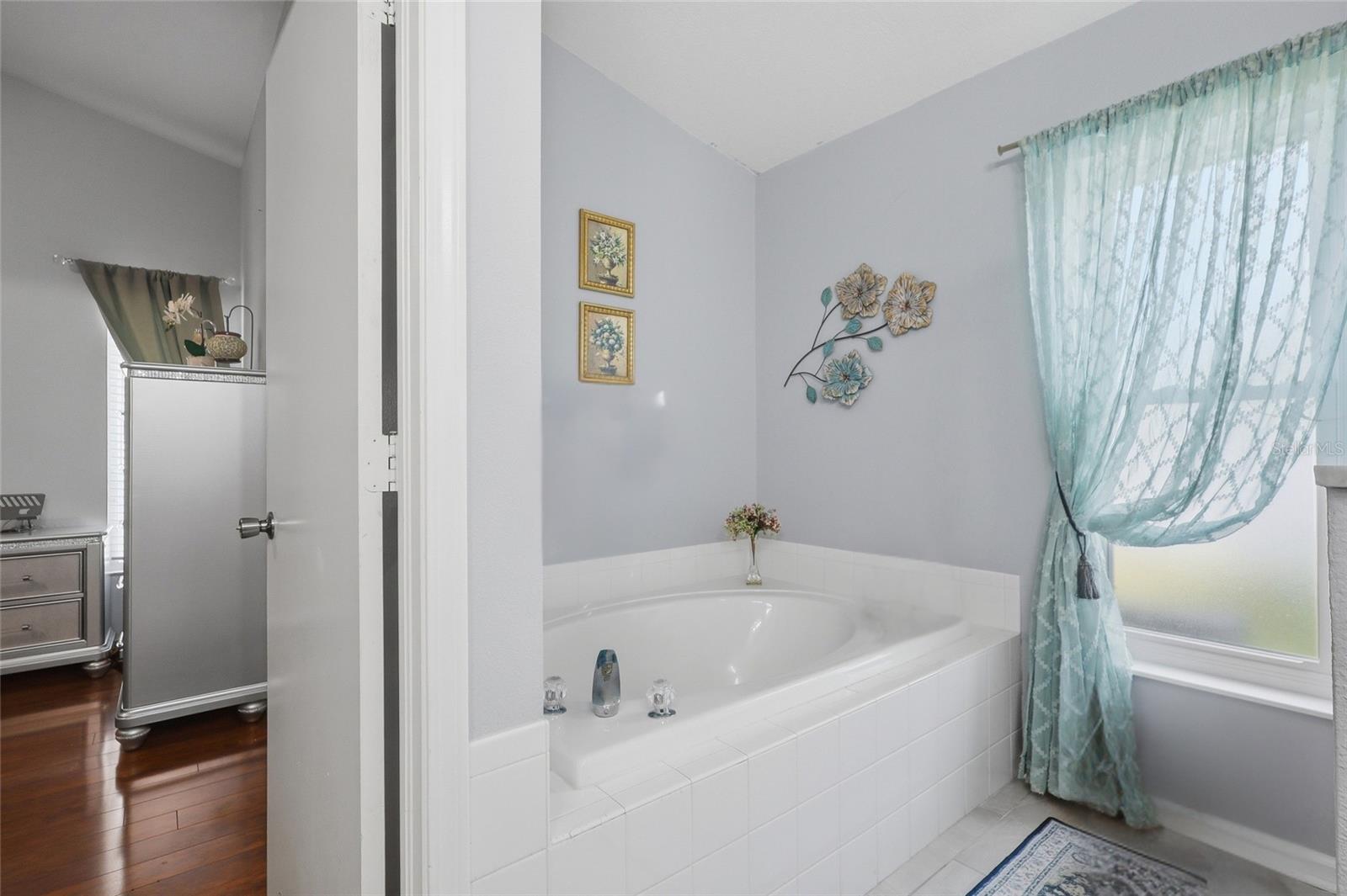 12402 TREE POINTE CT