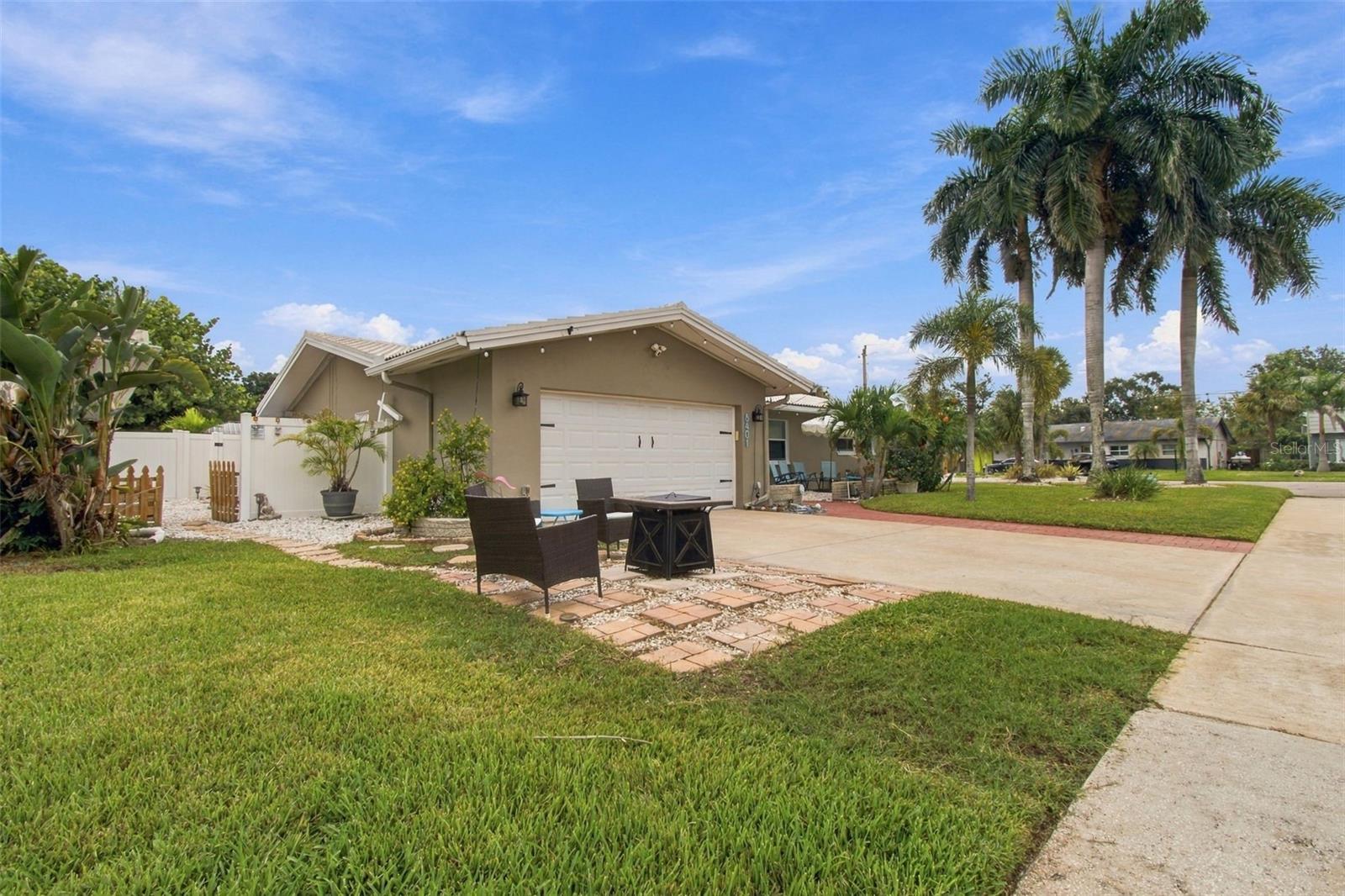 8401 BOULDER PL