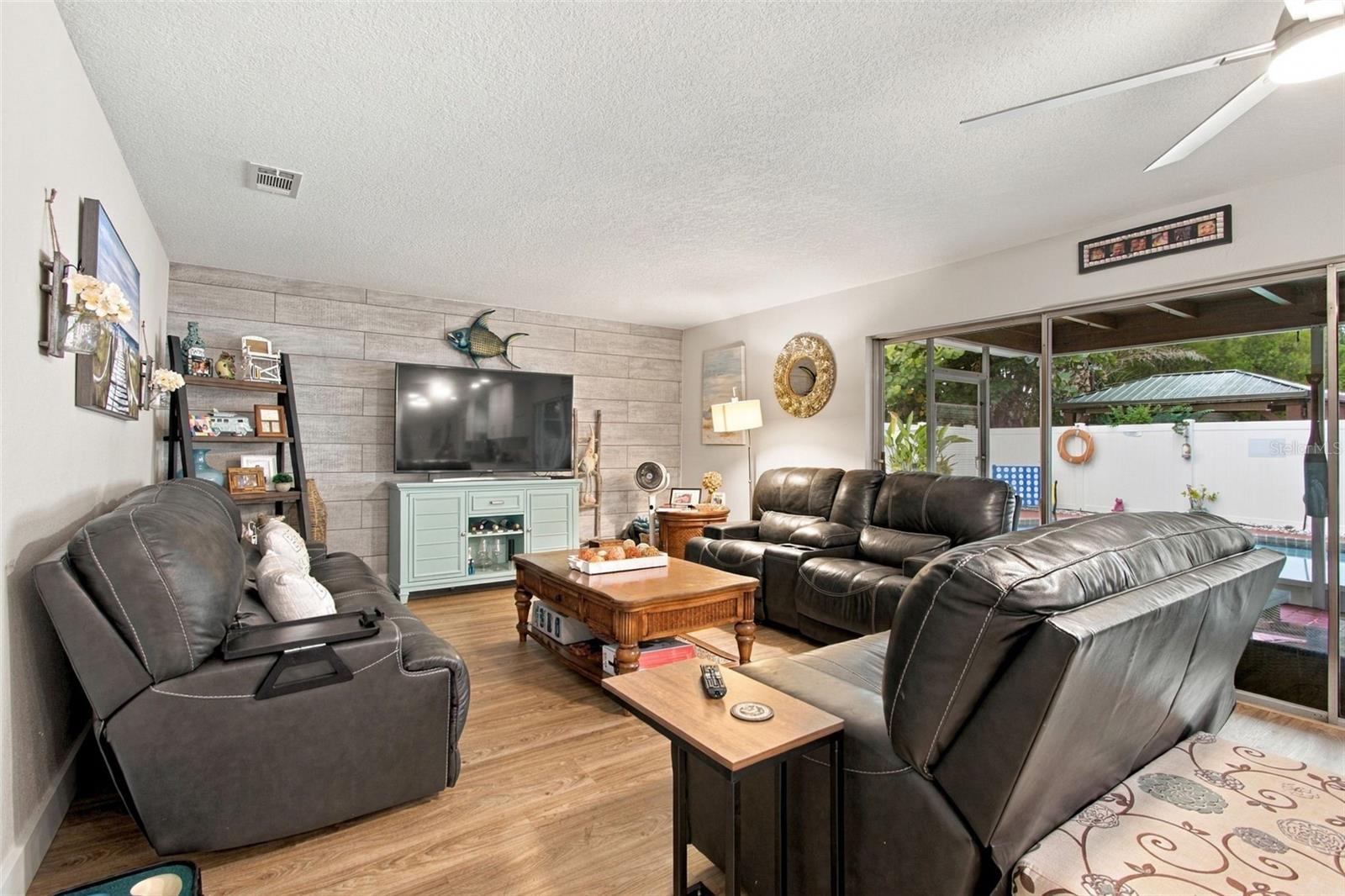 8401 BOULDER PL