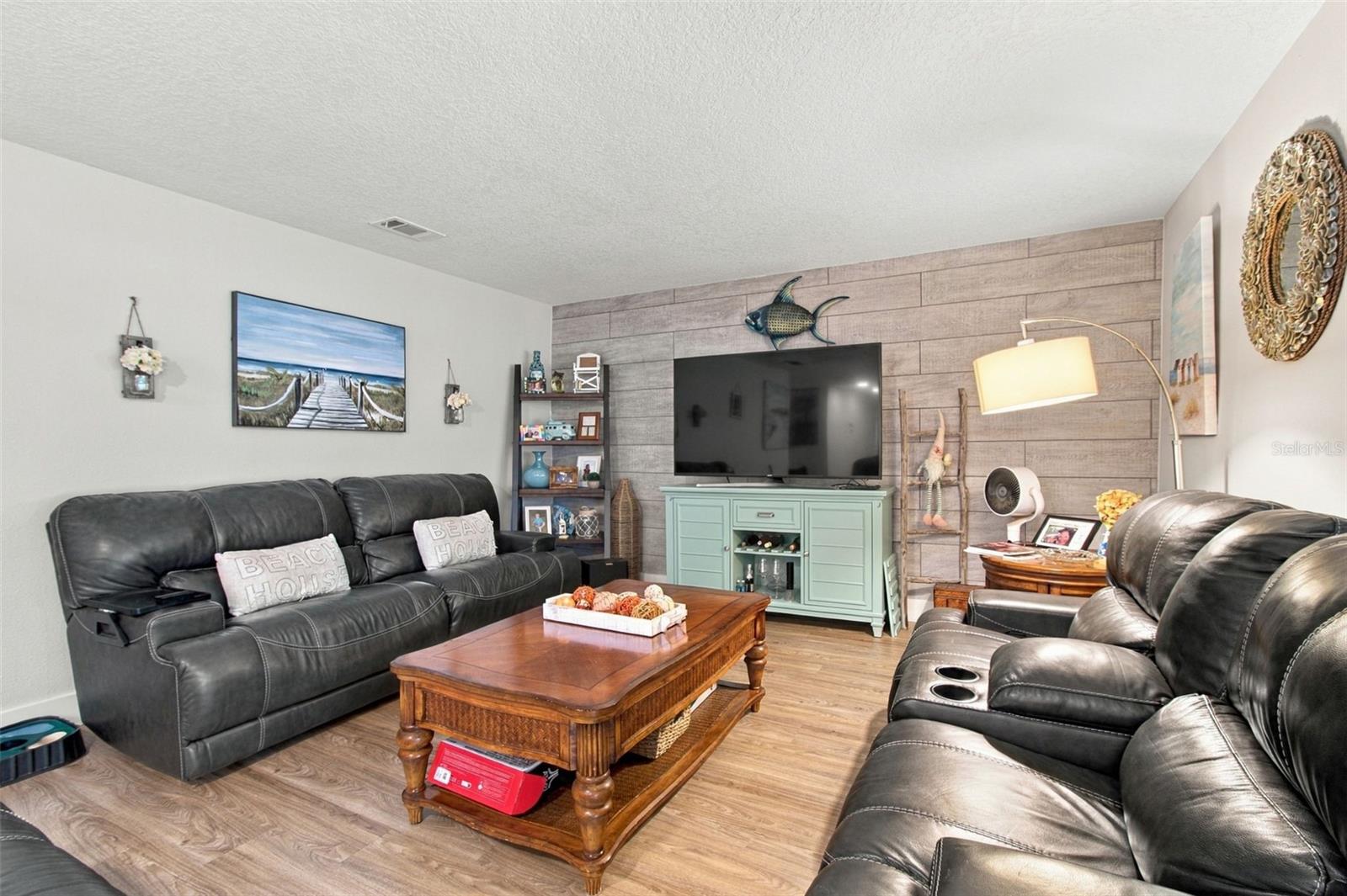 8401 BOULDER PL