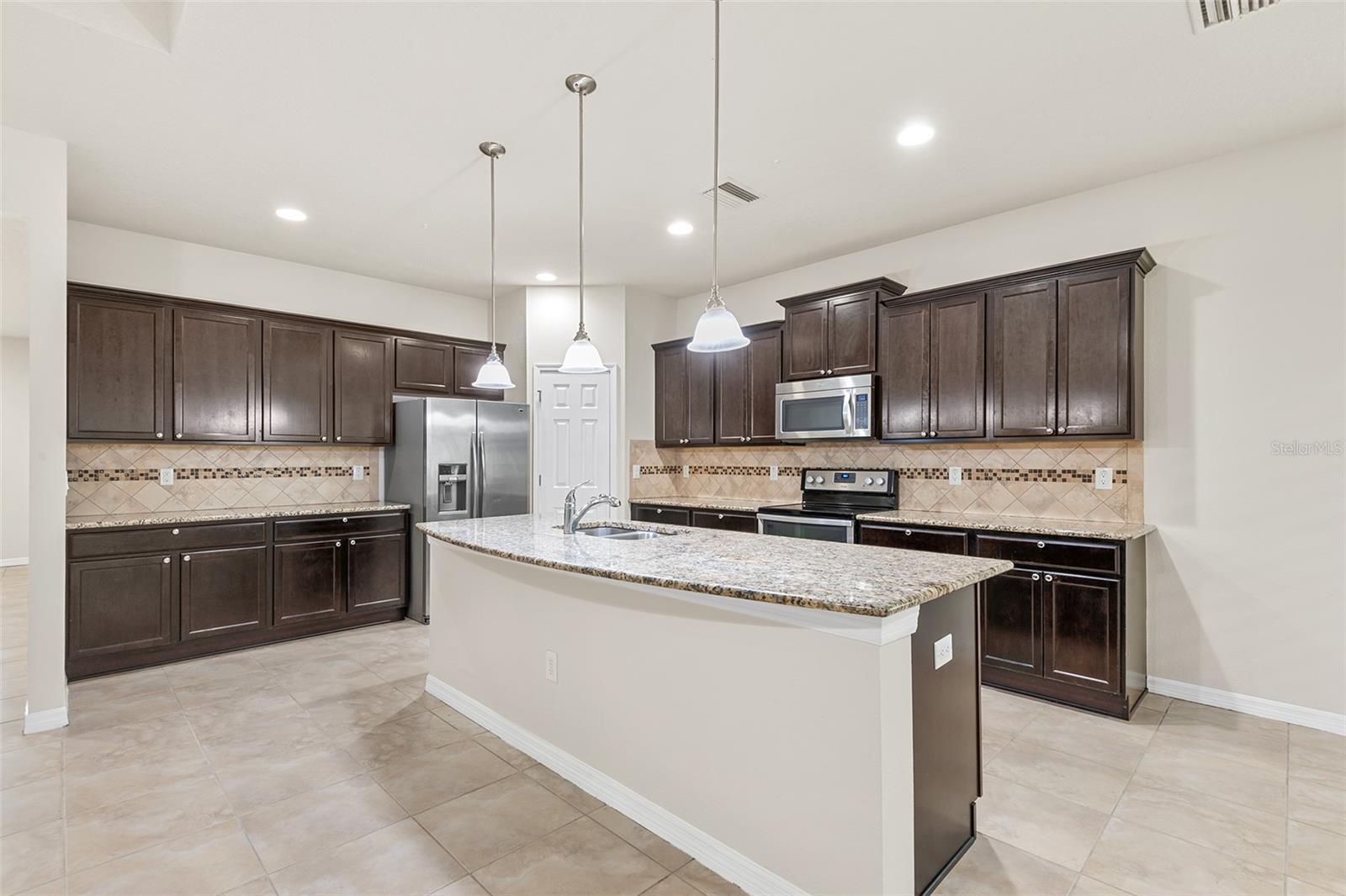2236 LANDSIDE DR