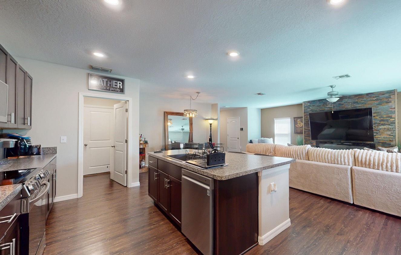 10211 WHITE LINEN AVE