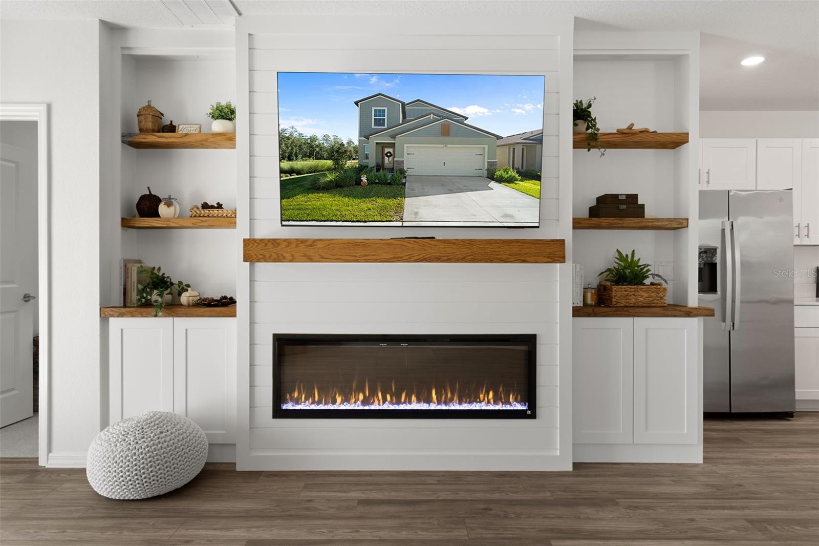 6582 PORCH LIGHT DR