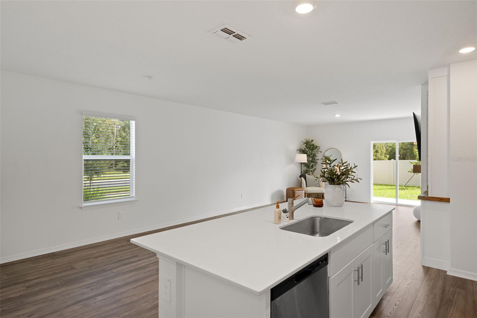 6582 PORCH LIGHT DR
