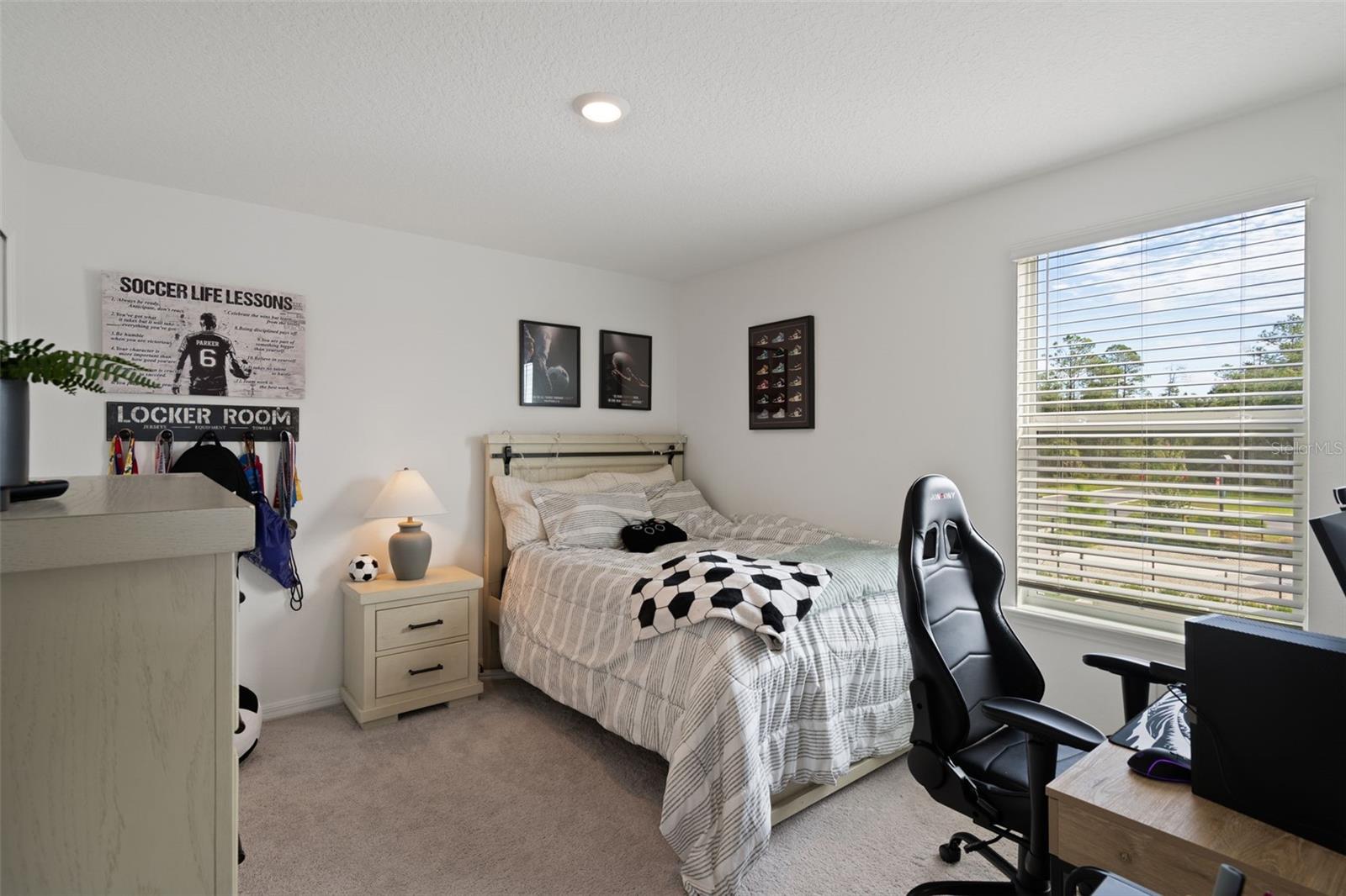6582 PORCH LIGHT DR