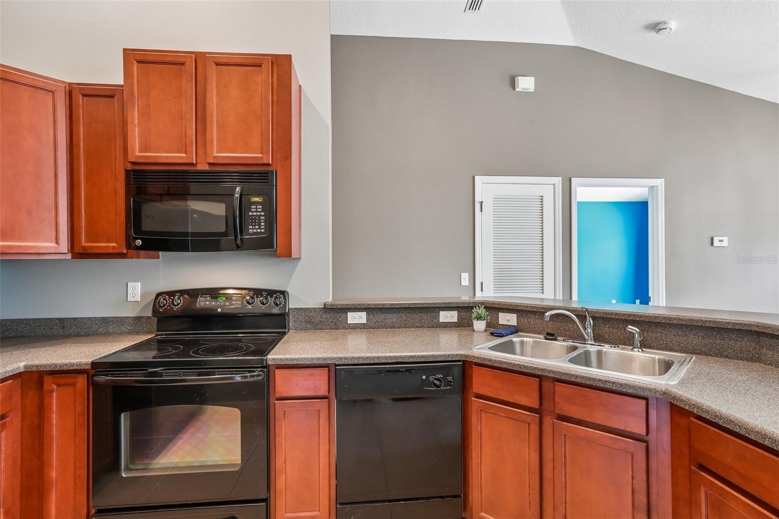 7703 RED MILL CIR