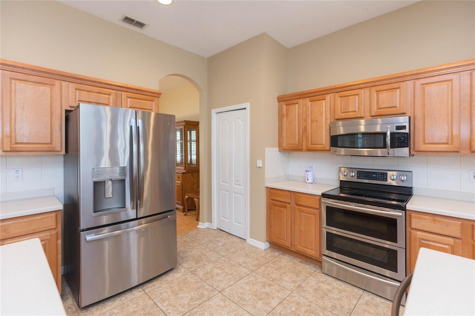 11730 LAKEVIEW DR