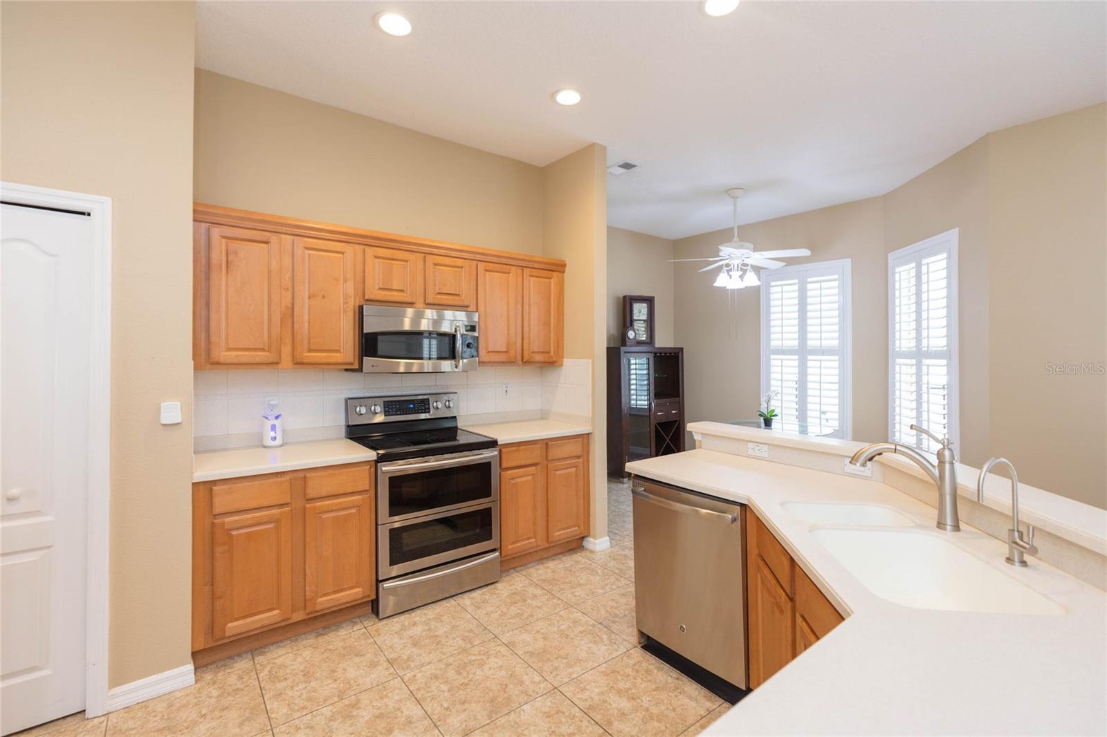 11730 LAKEVIEW DR