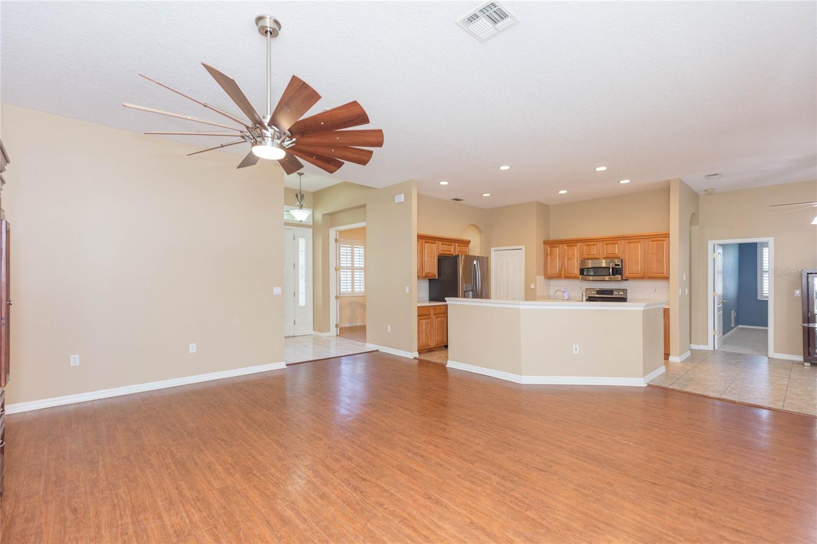 11730 LAKEVIEW DR