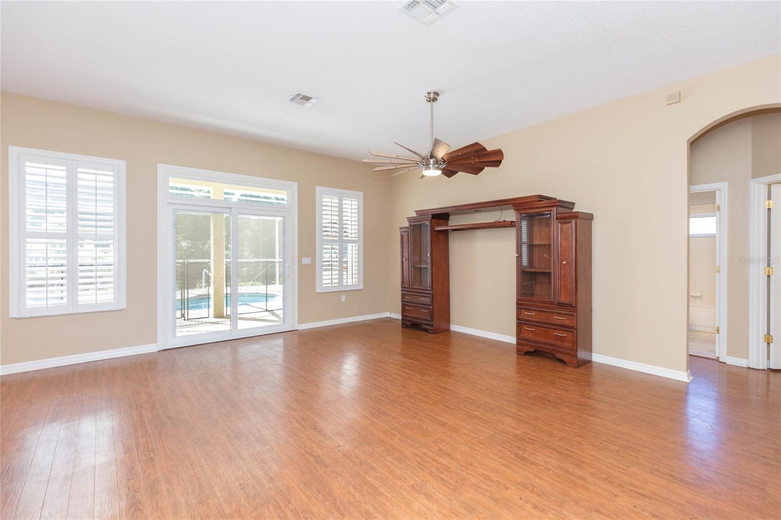 11730 LAKEVIEW DR