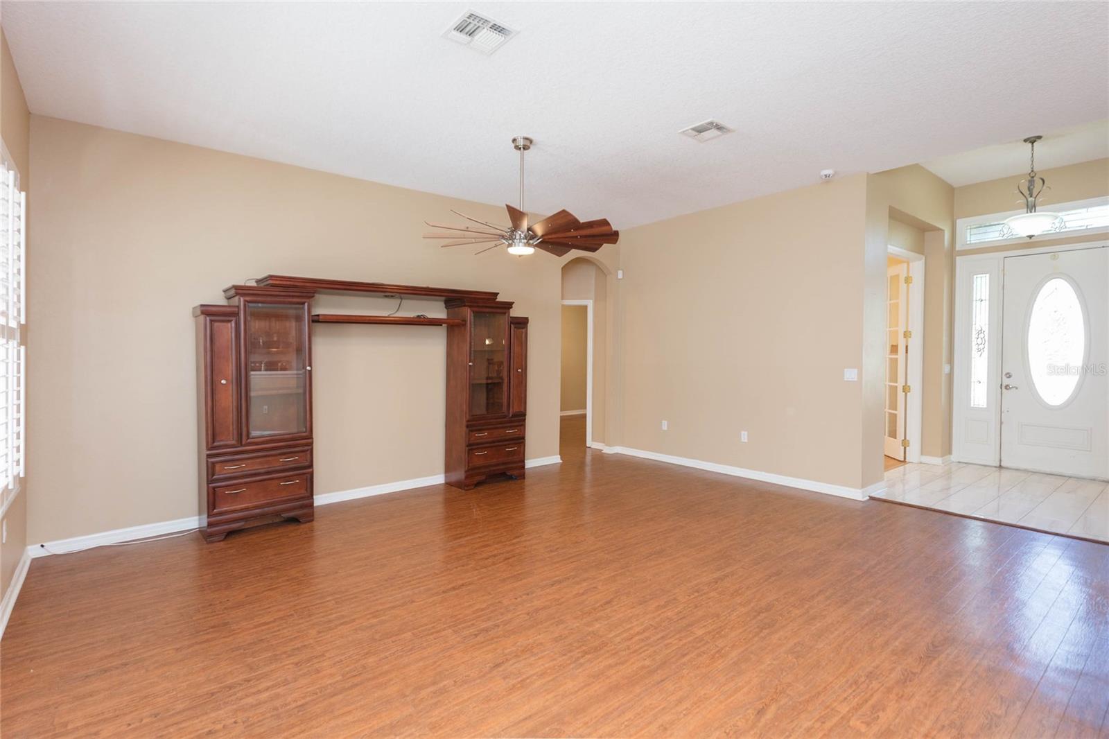 11730 LAKEVIEW DR