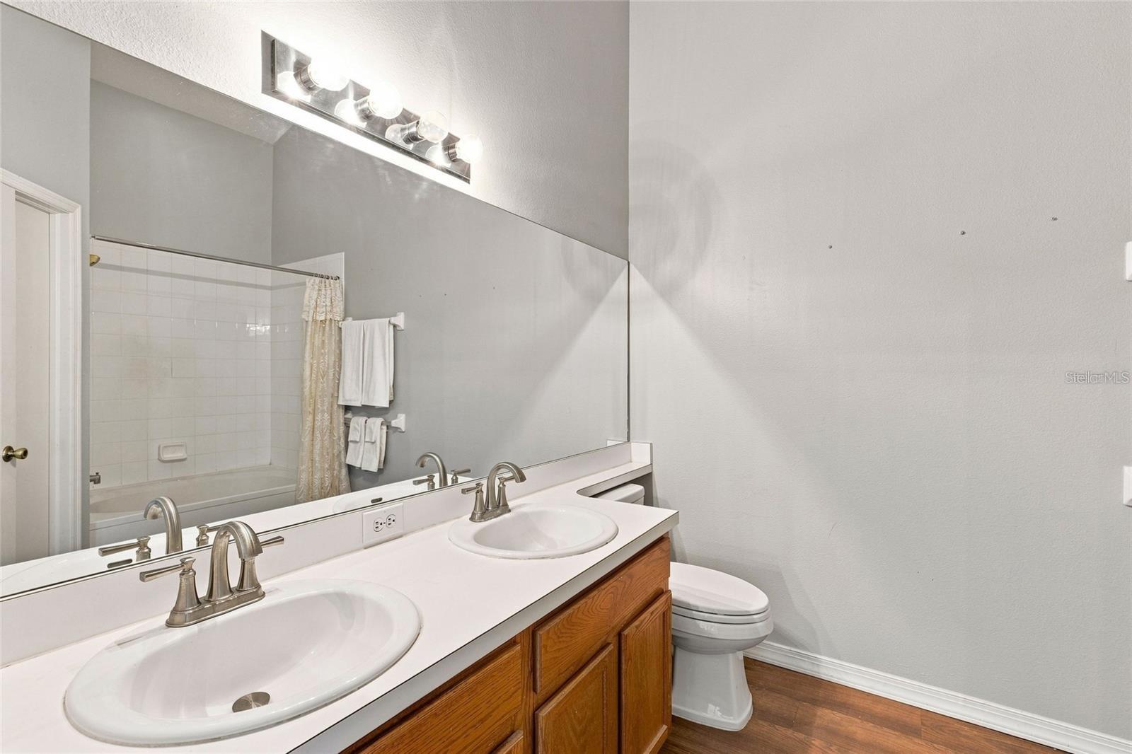 1339 COSTA MESA DR