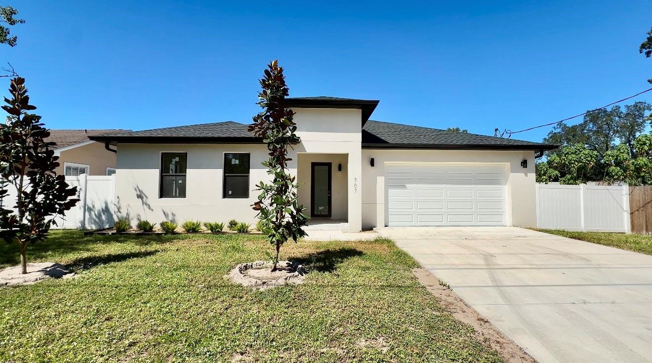 707 W Country Club Dr, Tampa