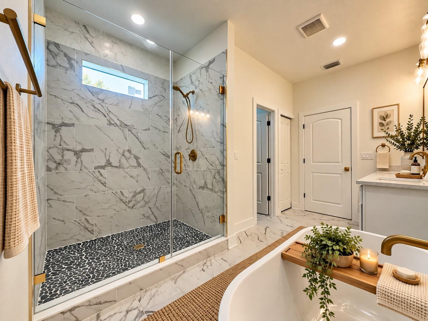 707 W COUNTRY CLUB DR