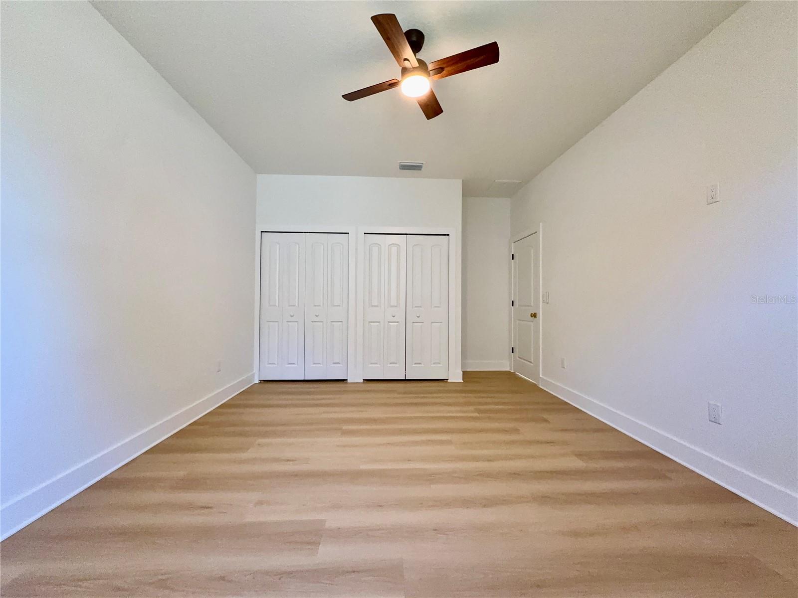 707 W COUNTRY CLUB DR