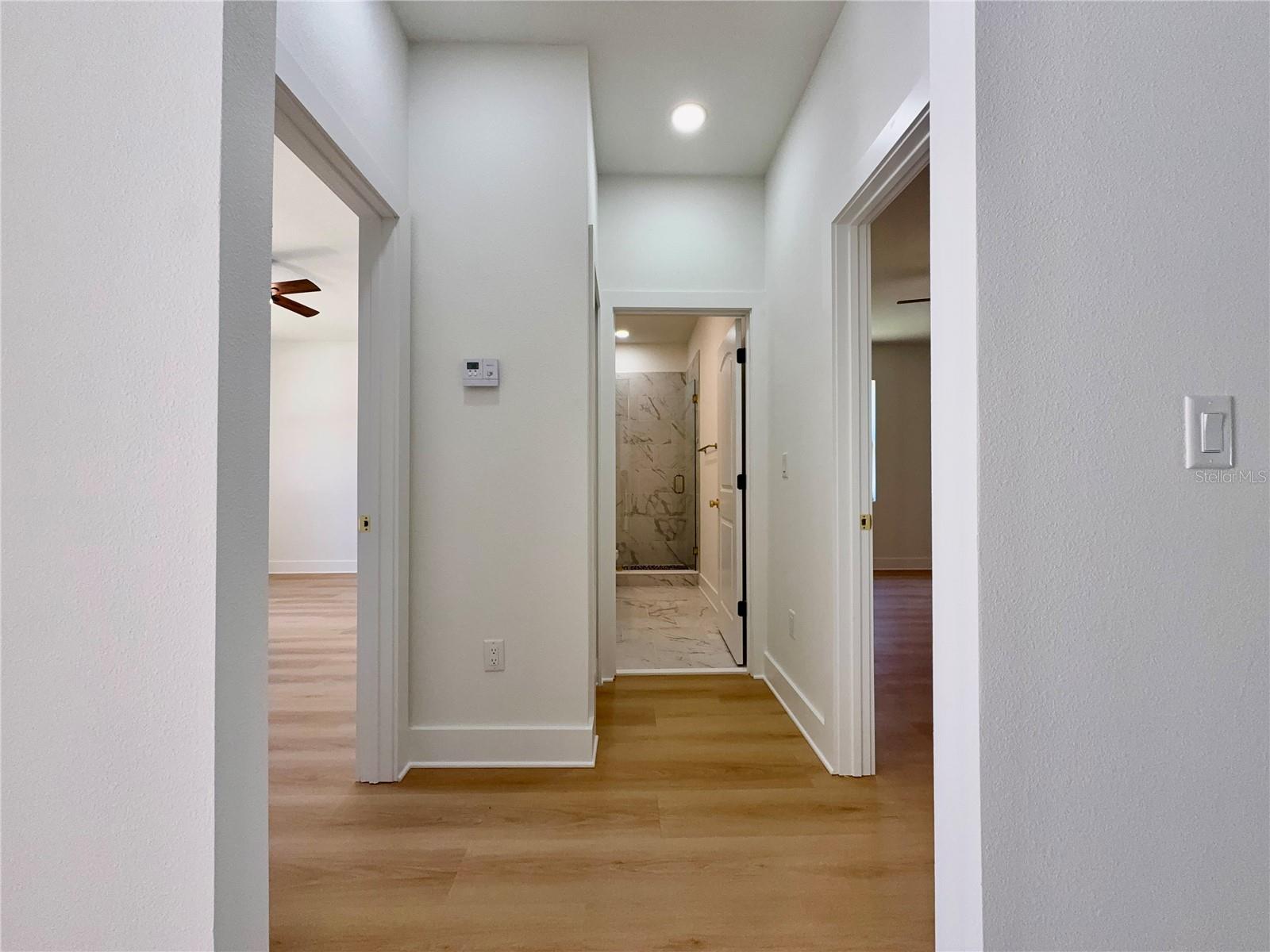 707 W COUNTRY CLUB DR
