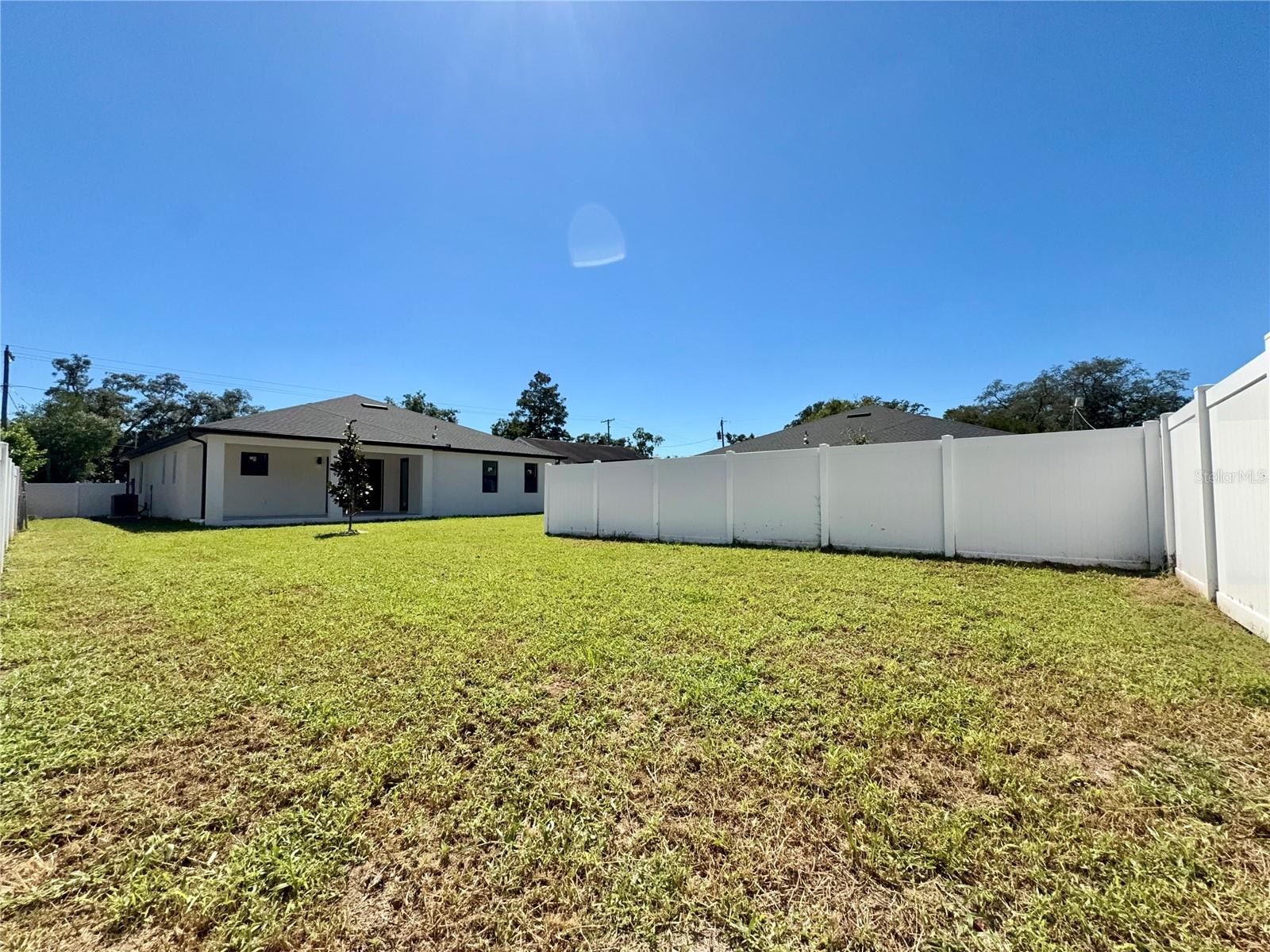 707 W COUNTRY CLUB DR