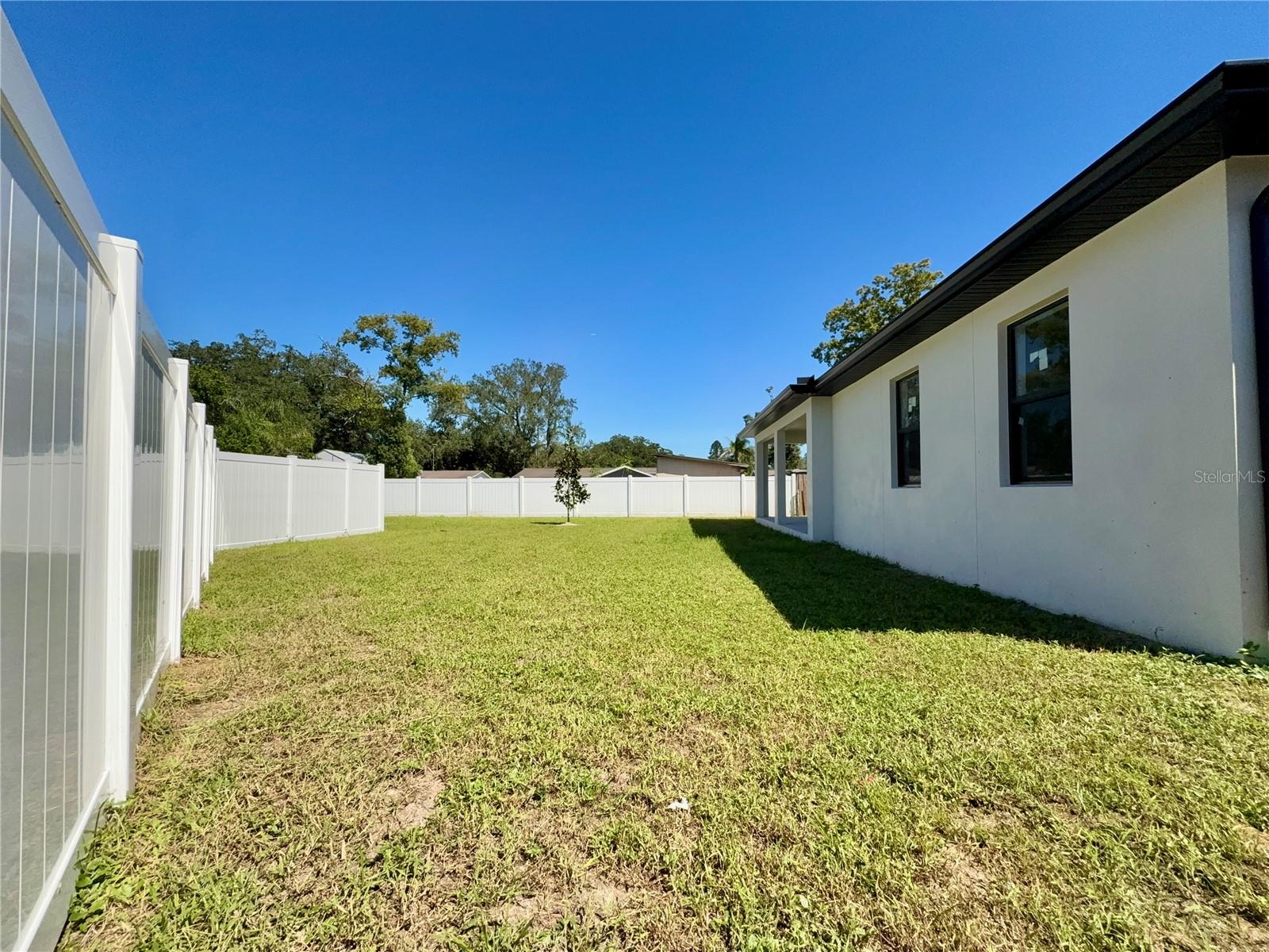 707 W COUNTRY CLUB DR
