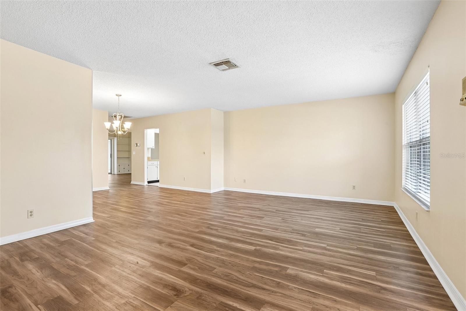 104 CACTUSFLOWER LN