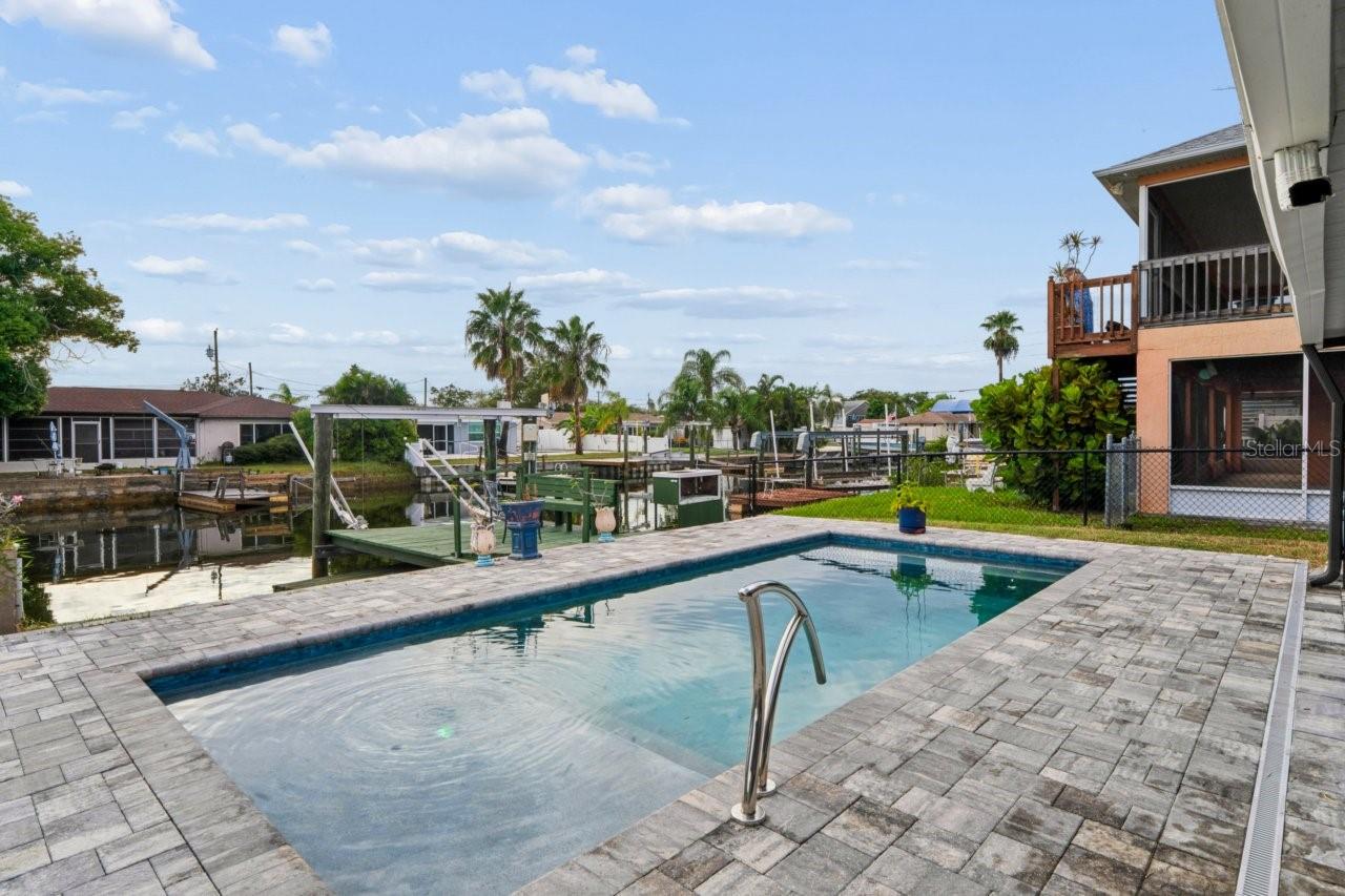 13701 LESLIE DR