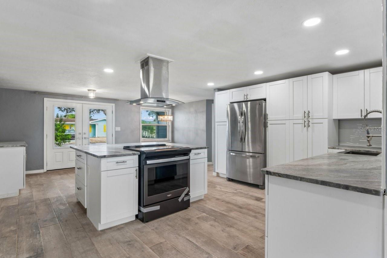 13701 LESLIE DR