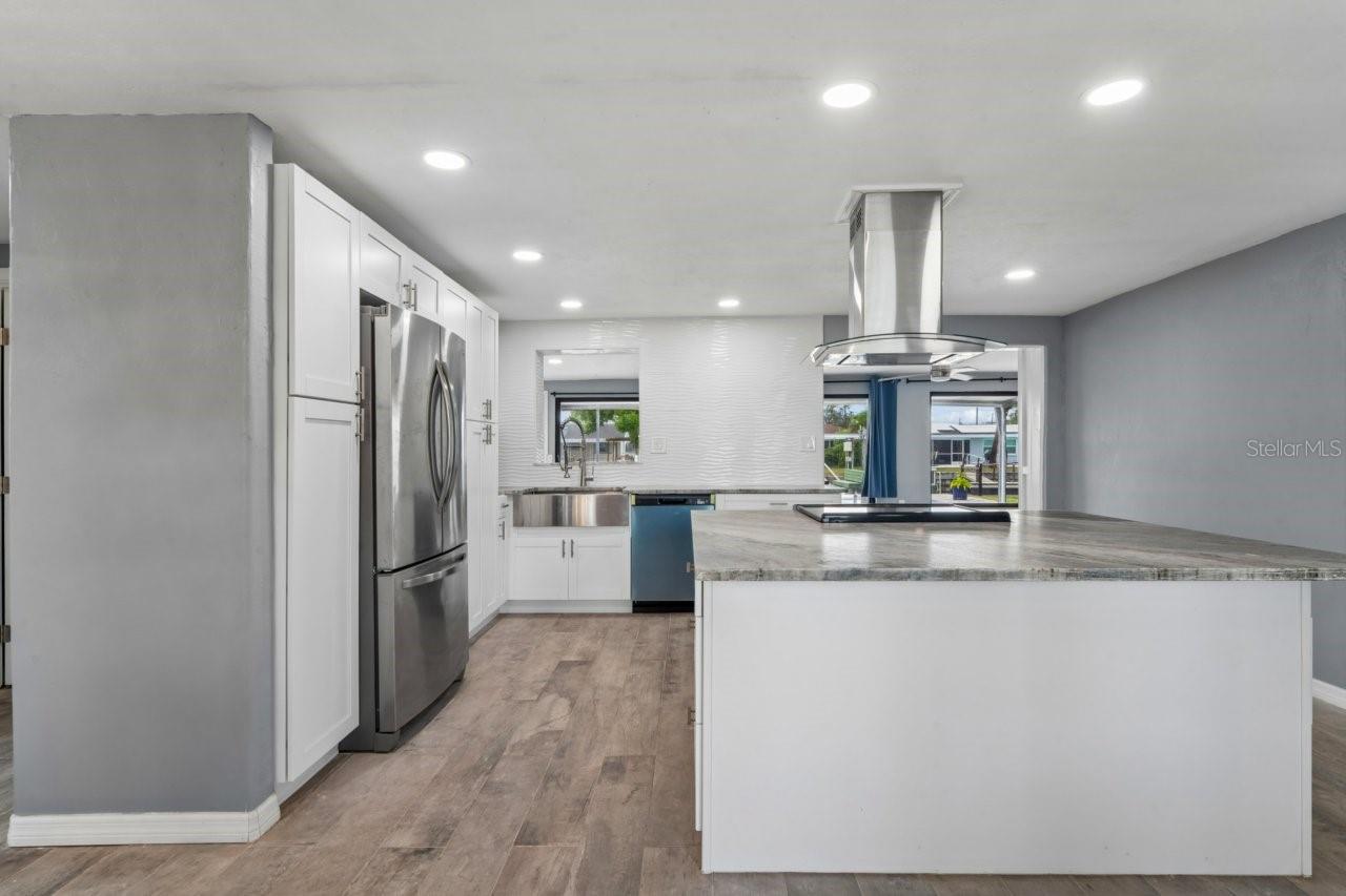 13701 LESLIE DR