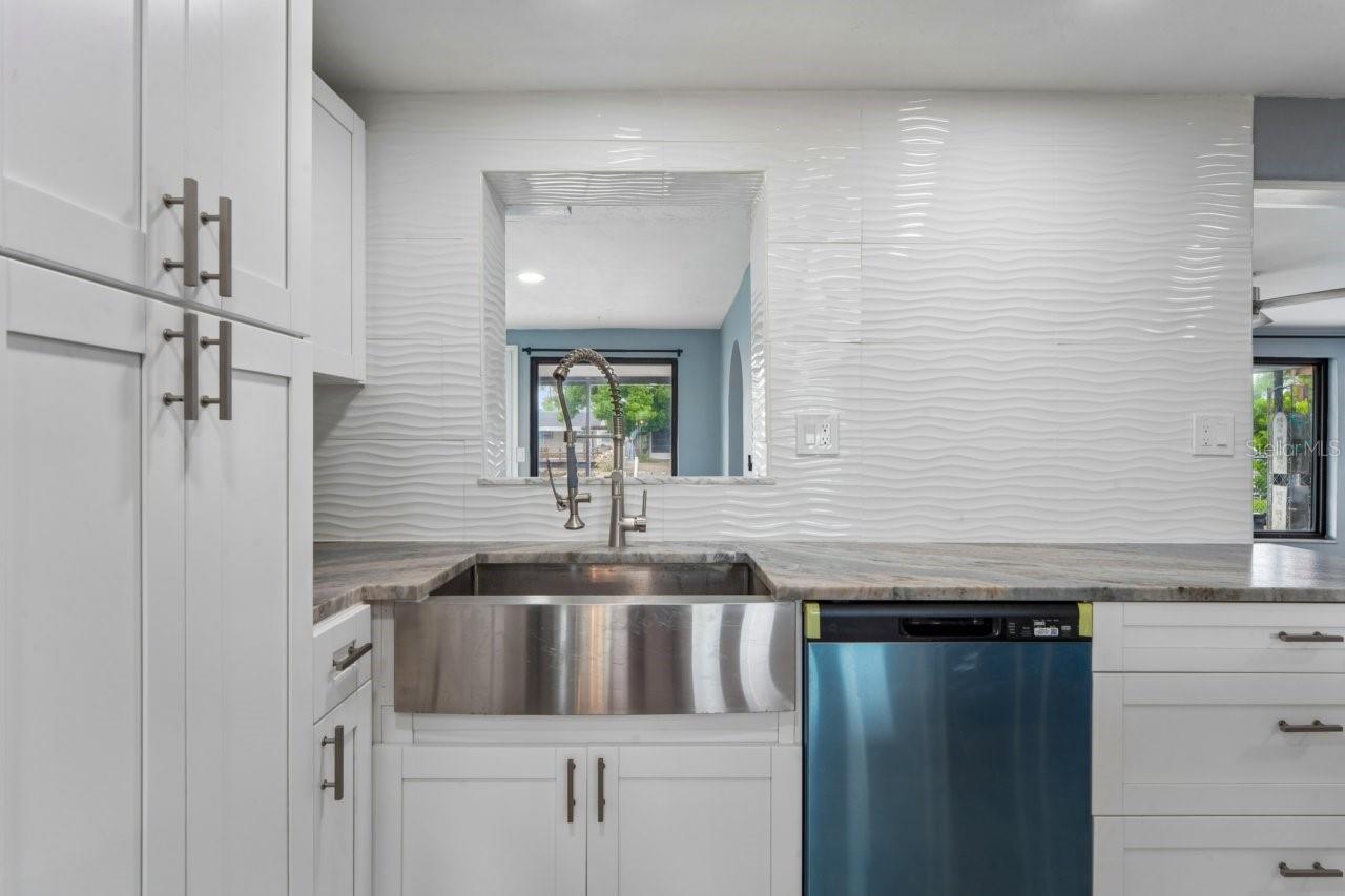 13701 LESLIE DR