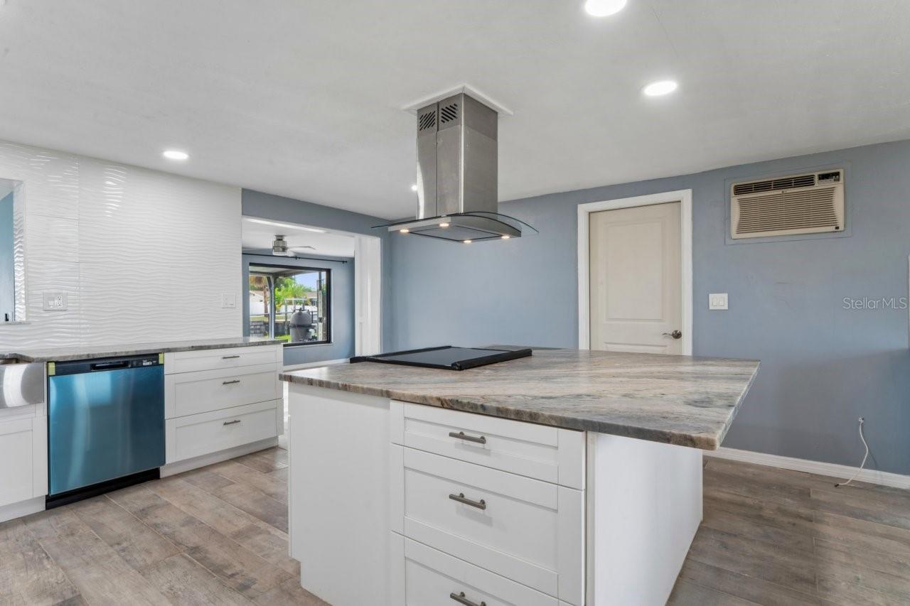 13701 LESLIE DR