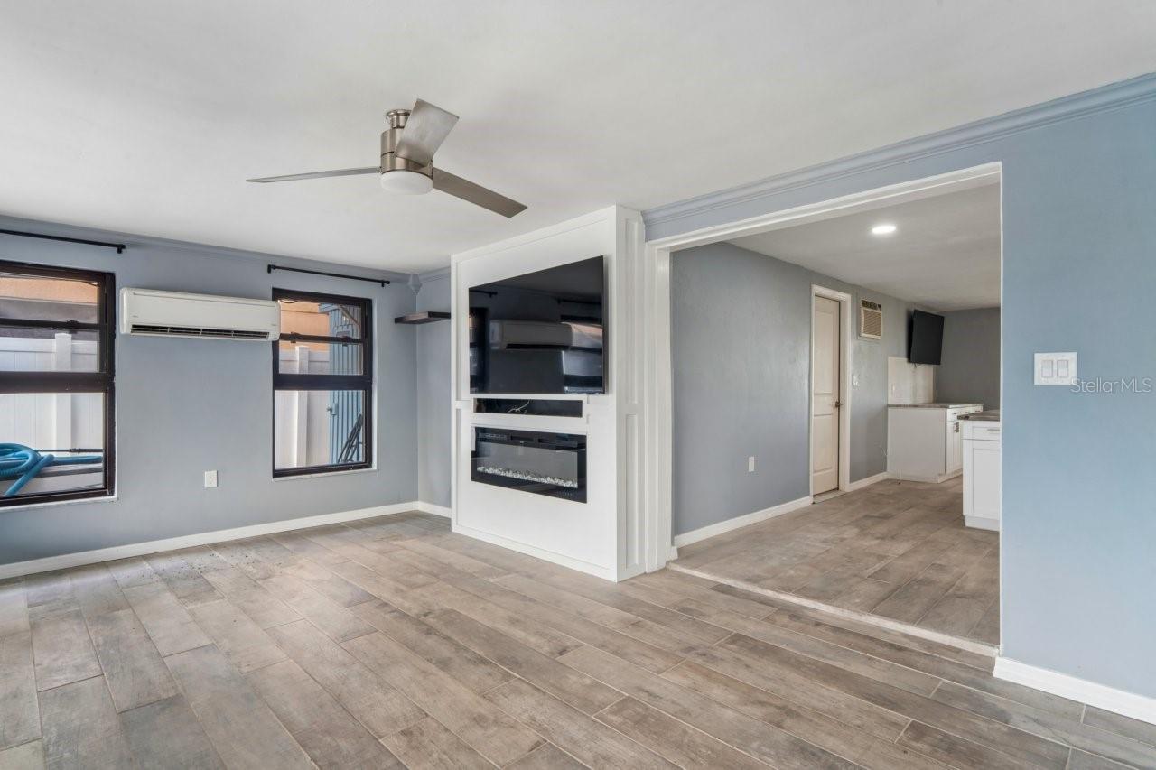 13701 LESLIE DR