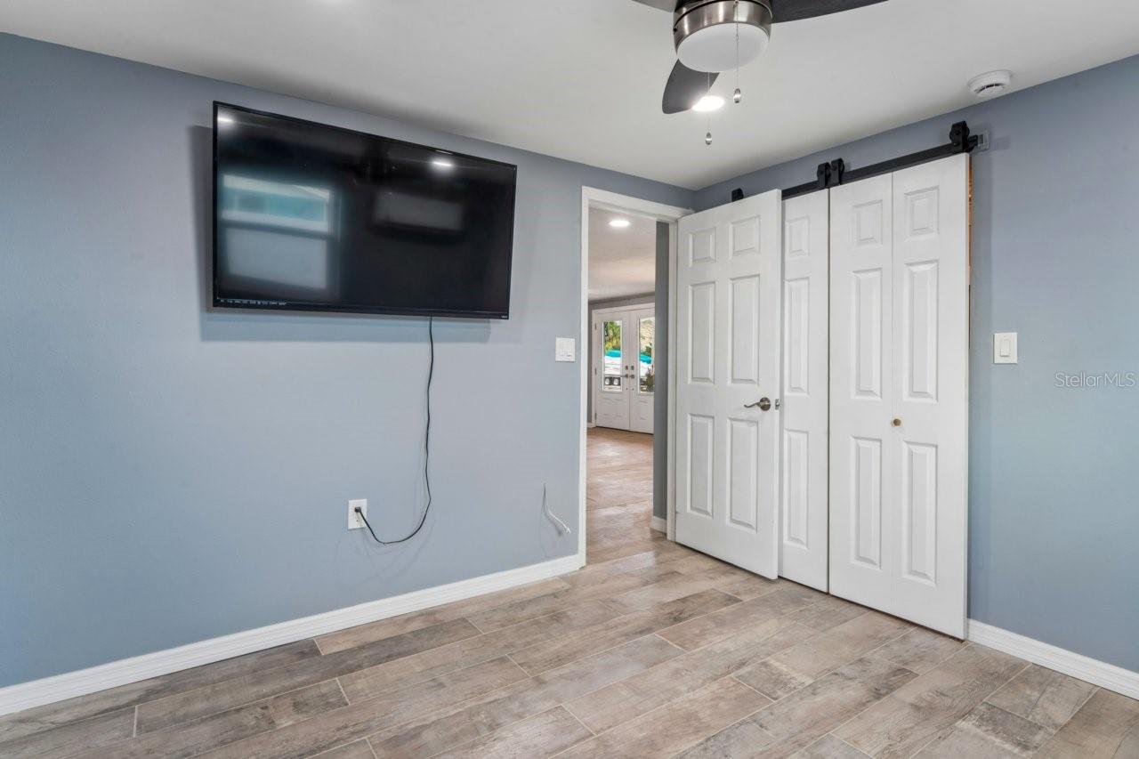 13701 LESLIE DR
