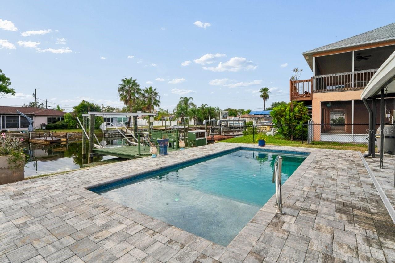 13701 LESLIE DR