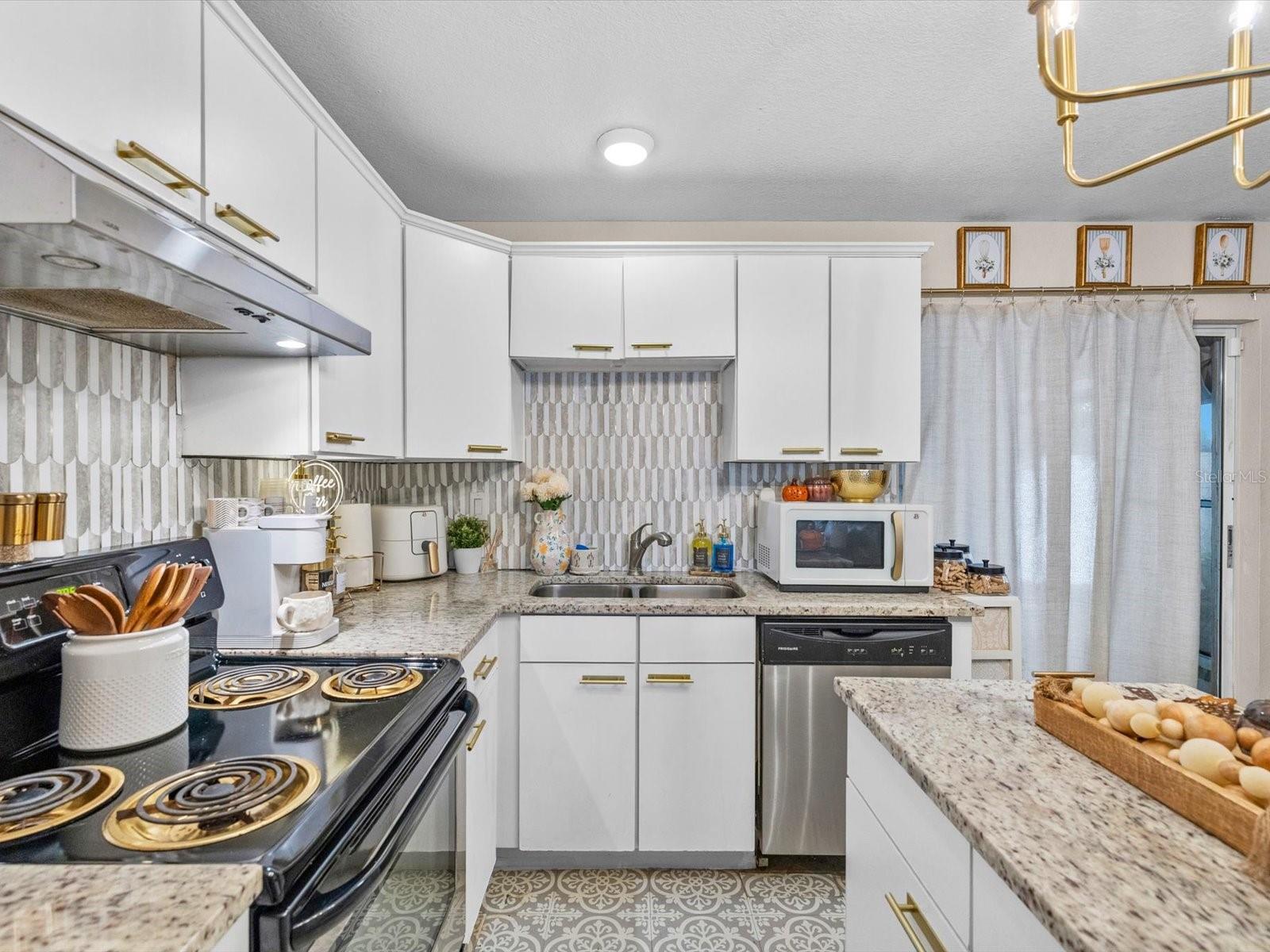3220 LENWOOD DR