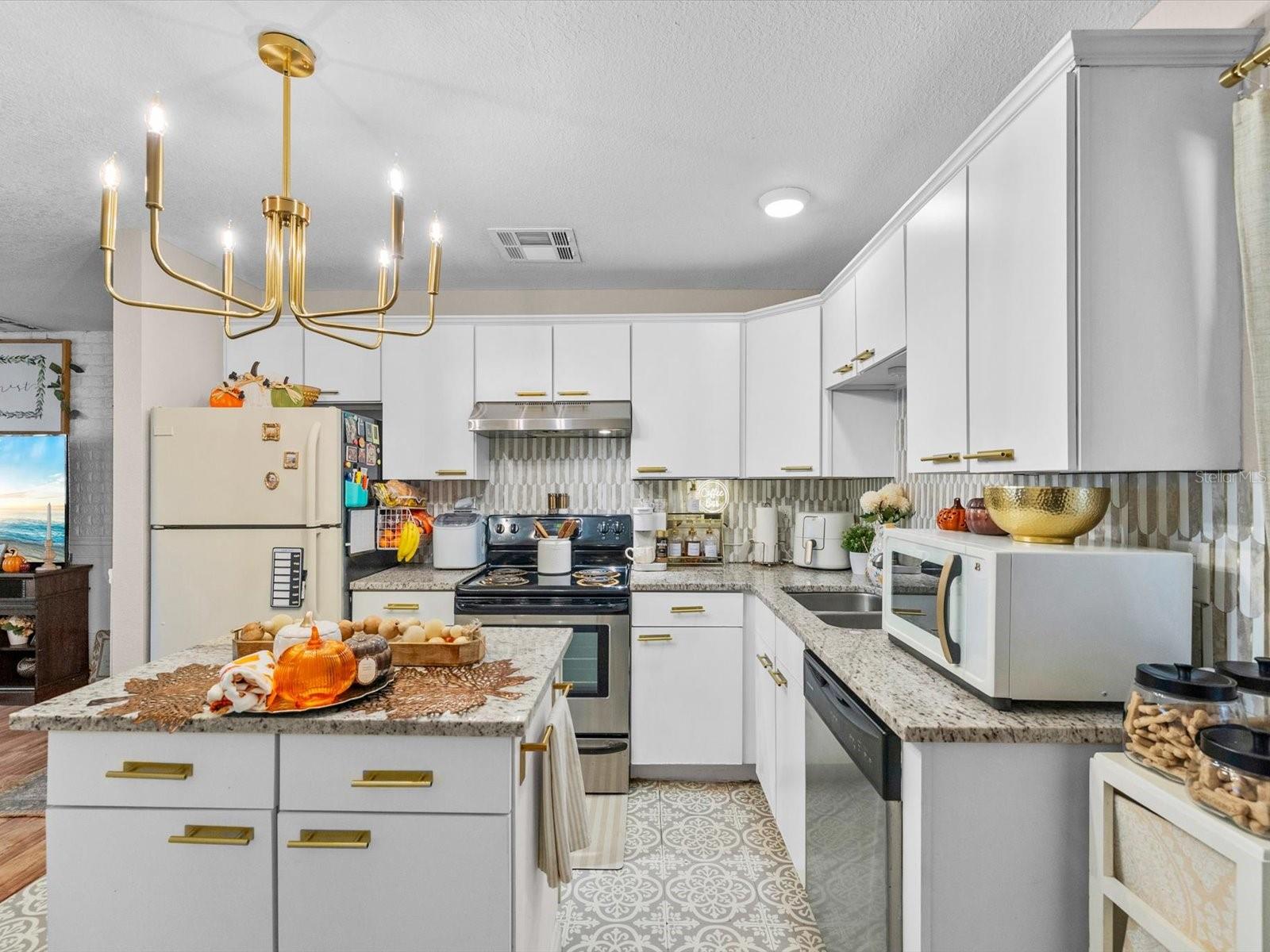 3220 LENWOOD DR