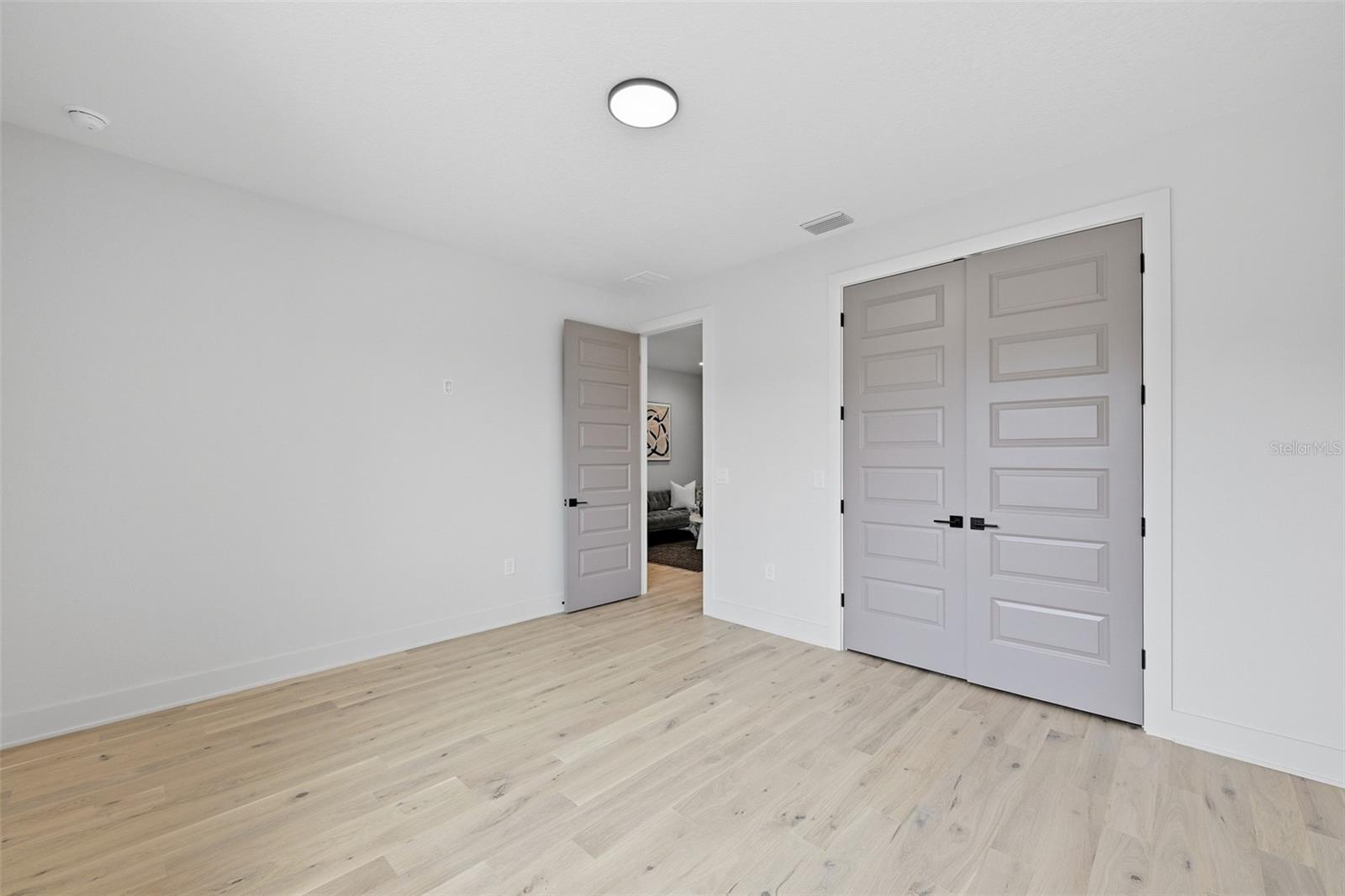 3205 W WYOMING AVE