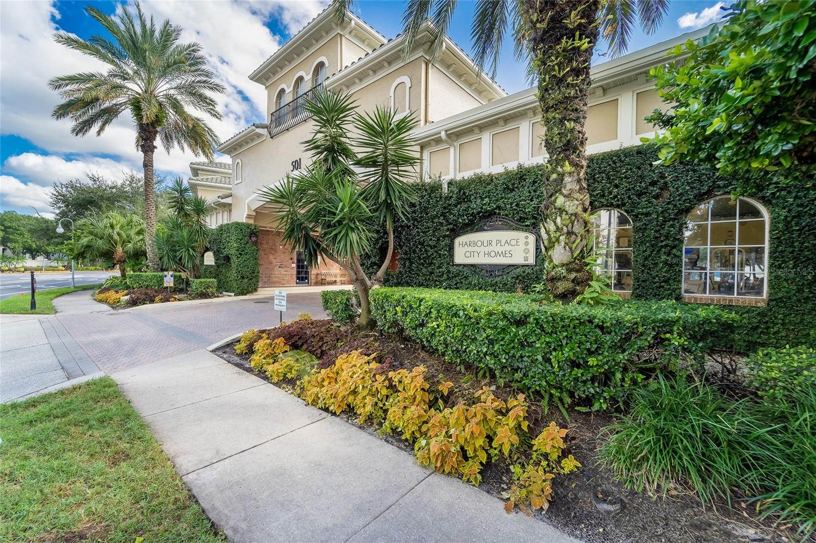 501 Knights Run Ave #2324, Tampa