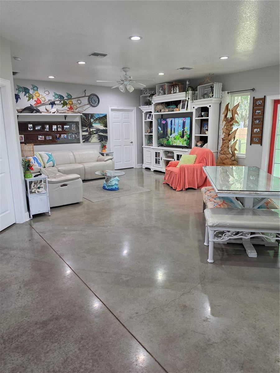 390 HENDERSON AVE