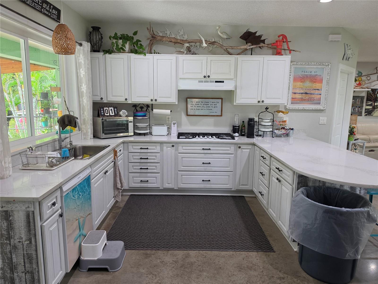 390 HENDERSON AVE