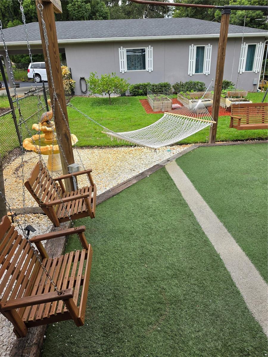 390 HENDERSON AVE