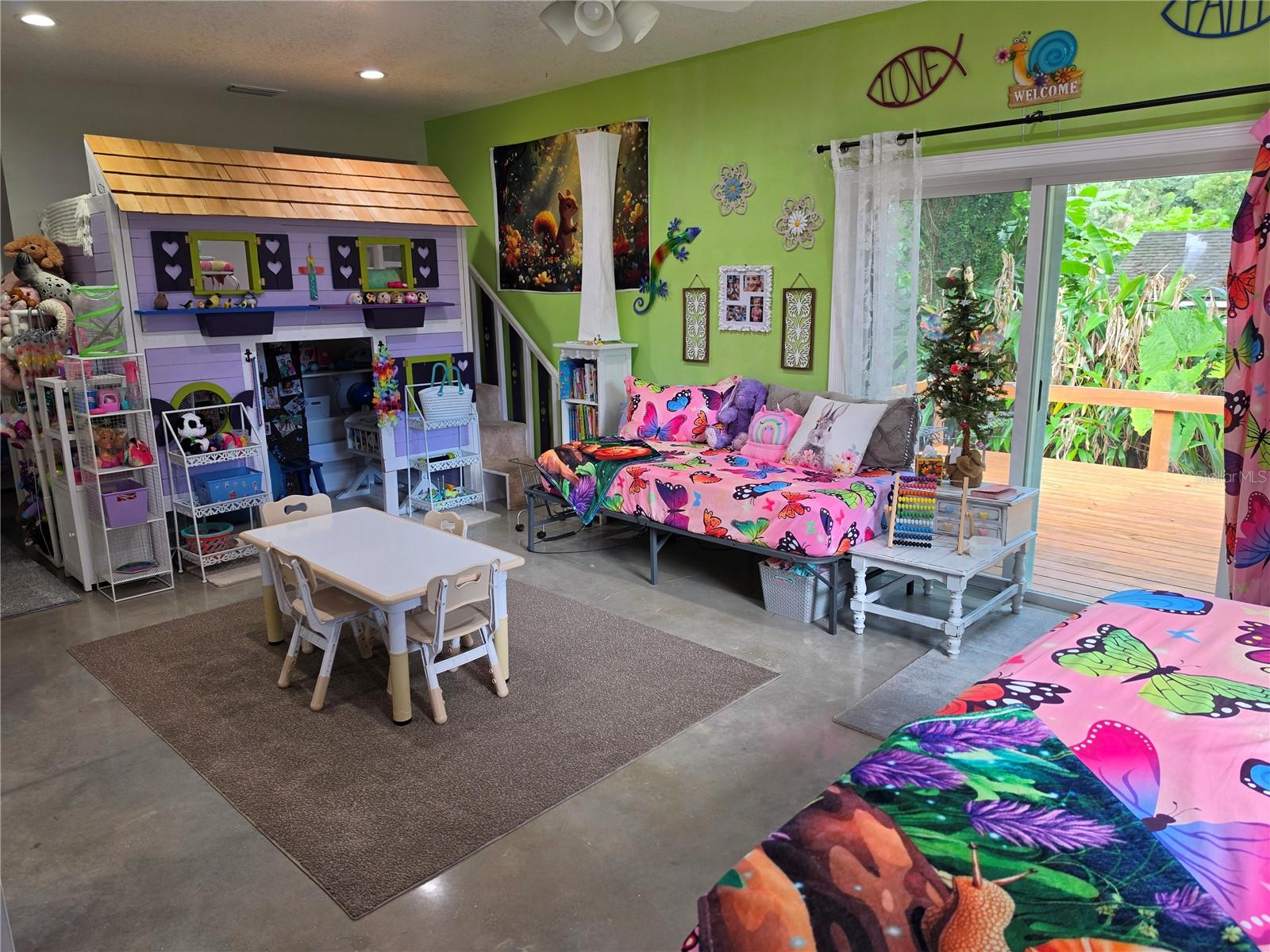 390 HENDERSON AVE