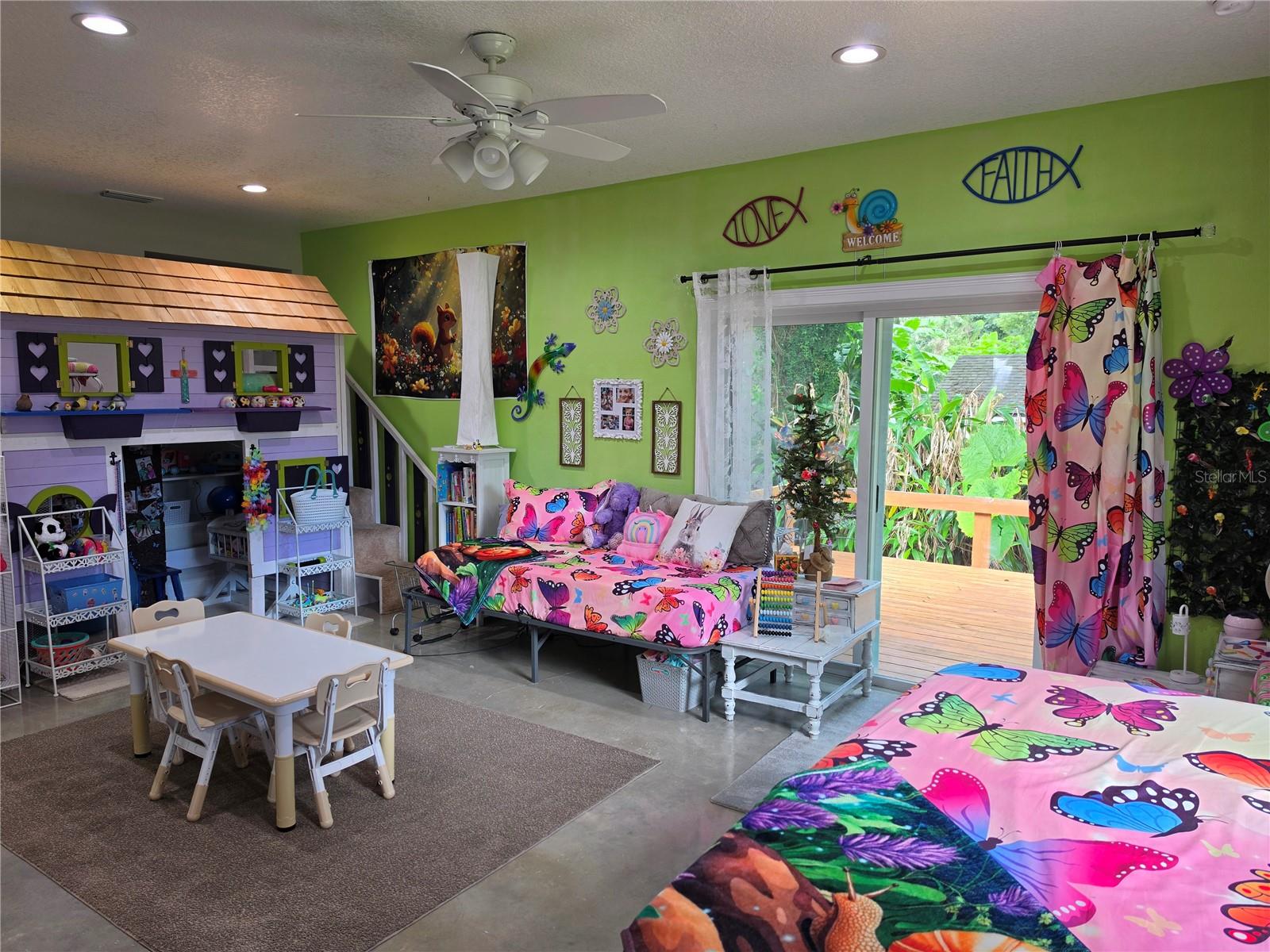 390 HENDERSON AVE