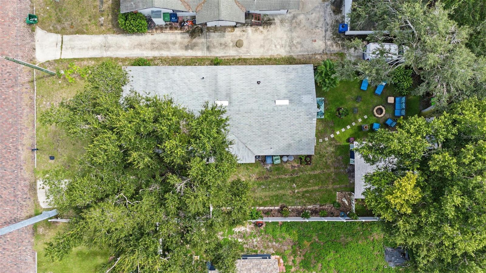 809 E FLORA ST
