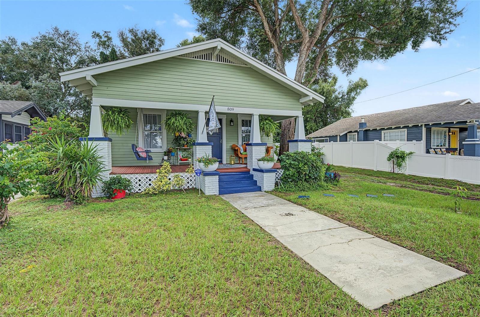 809 E FLORA ST