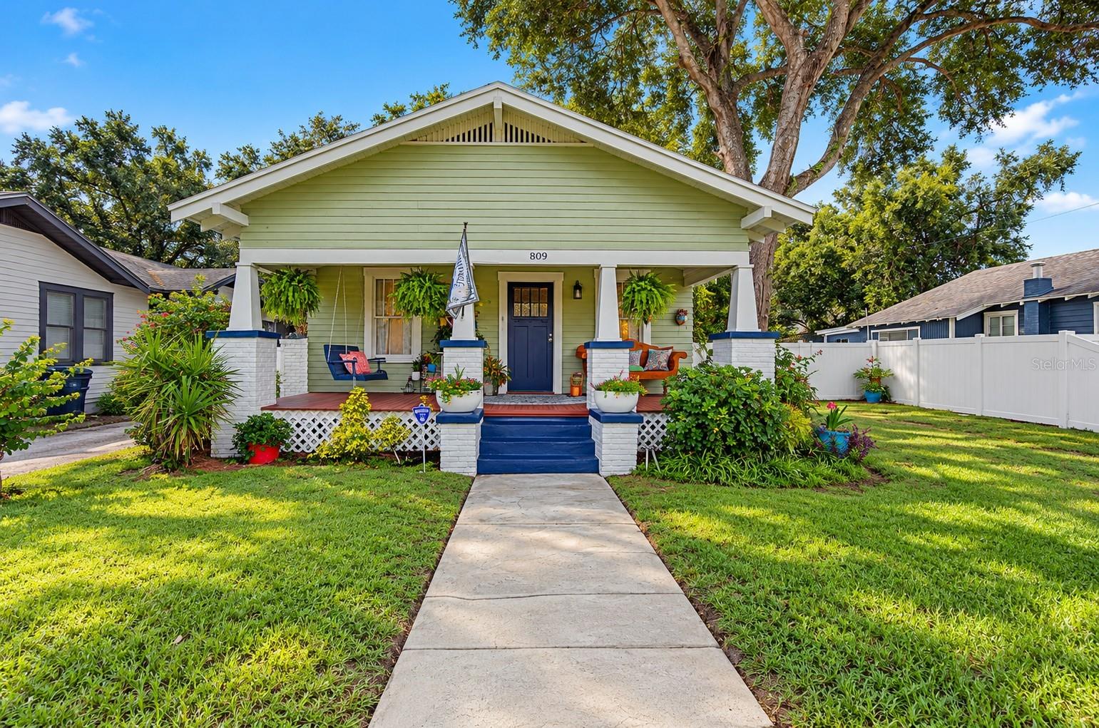 809 E FLORA ST