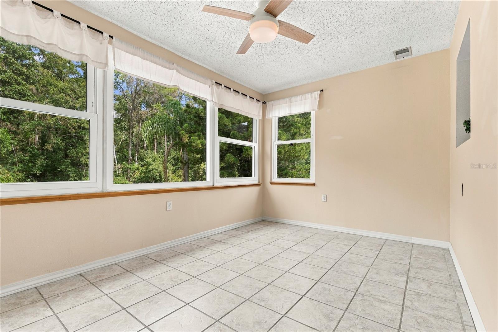 3431 VAN NUYS LOOP