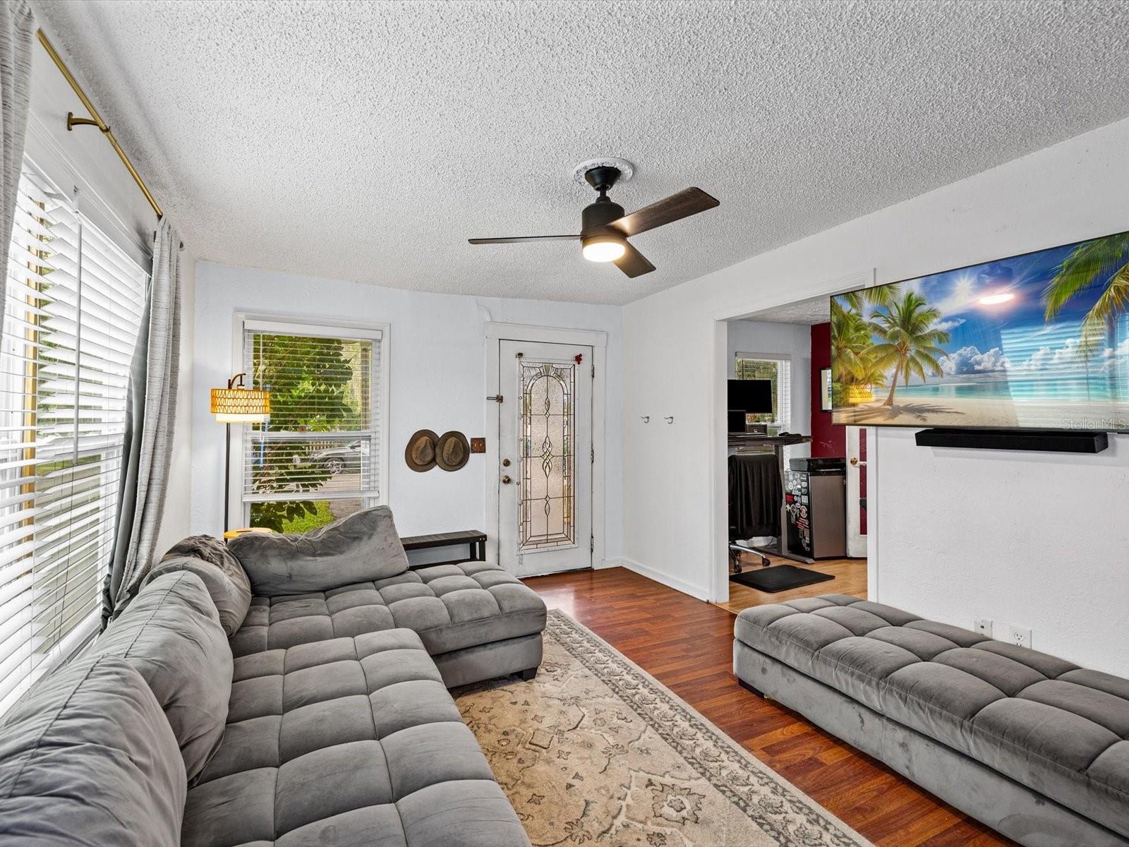 910 E ESKIMO AVE